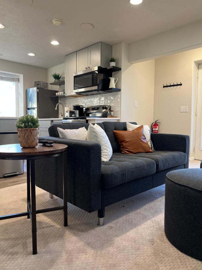 Above Ground Basement Apartment 2 Bedroom 1 B Retreat With Gorgeous View Draper Eksteriør bilde