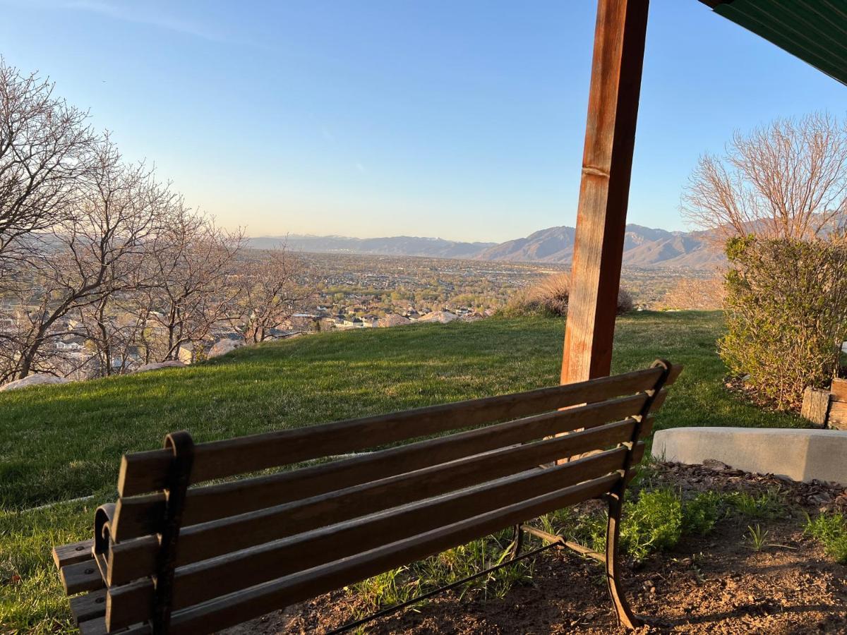 Above Ground Basement Apartment 2 Bedroom 1 B Retreat With Gorgeous View Draper Eksteriør bilde