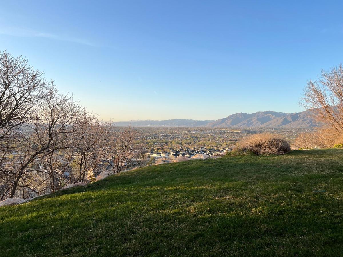 Above Ground Basement Apartment 2 Bedroom 1 B Retreat With Gorgeous View Draper Eksteriør bilde